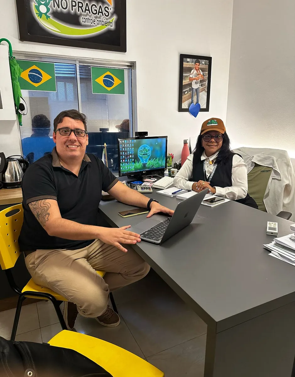 Reinaldo Valente em reunião no escritório da Nopragas